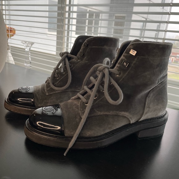 Chanel CC Logo Gray Black Combat Boots Size 37 (6) - Picture 9 of 13